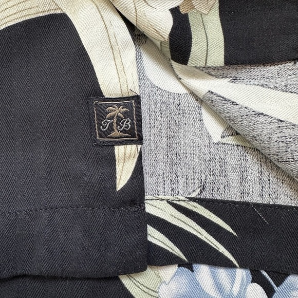 Tommy Bahama Men's 100% Silk Short Sleeve Camp Shirt Black‎ Floral Medium - Picture 5 of 8